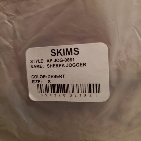 Skims S Sherpa Joggers in desert New in package - Picture 2 of 4